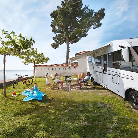 Camping Adria Ankaran - Pitches Eksteriør billede