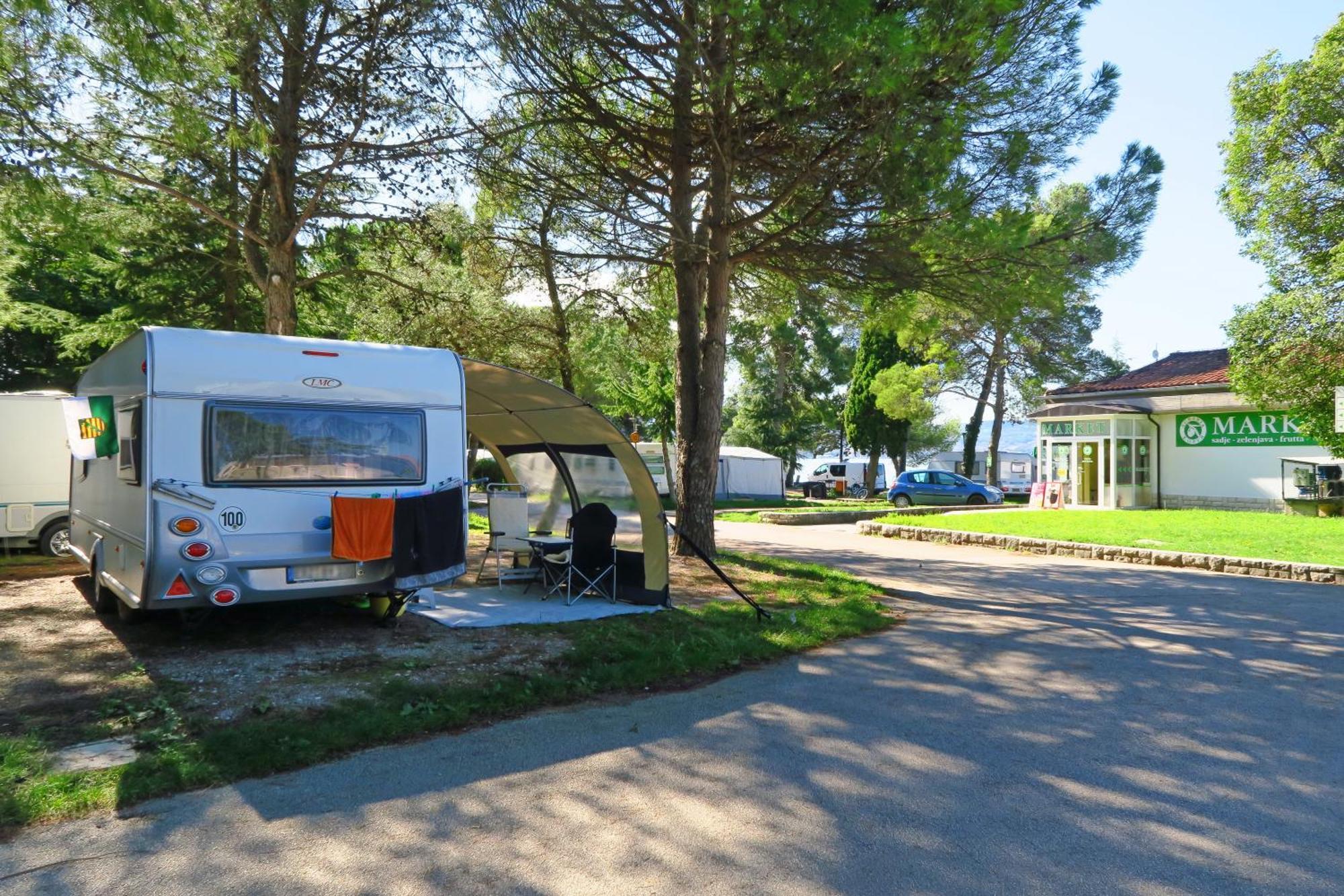 Camping Adria Ankaran - Pitches Eksteriør billede