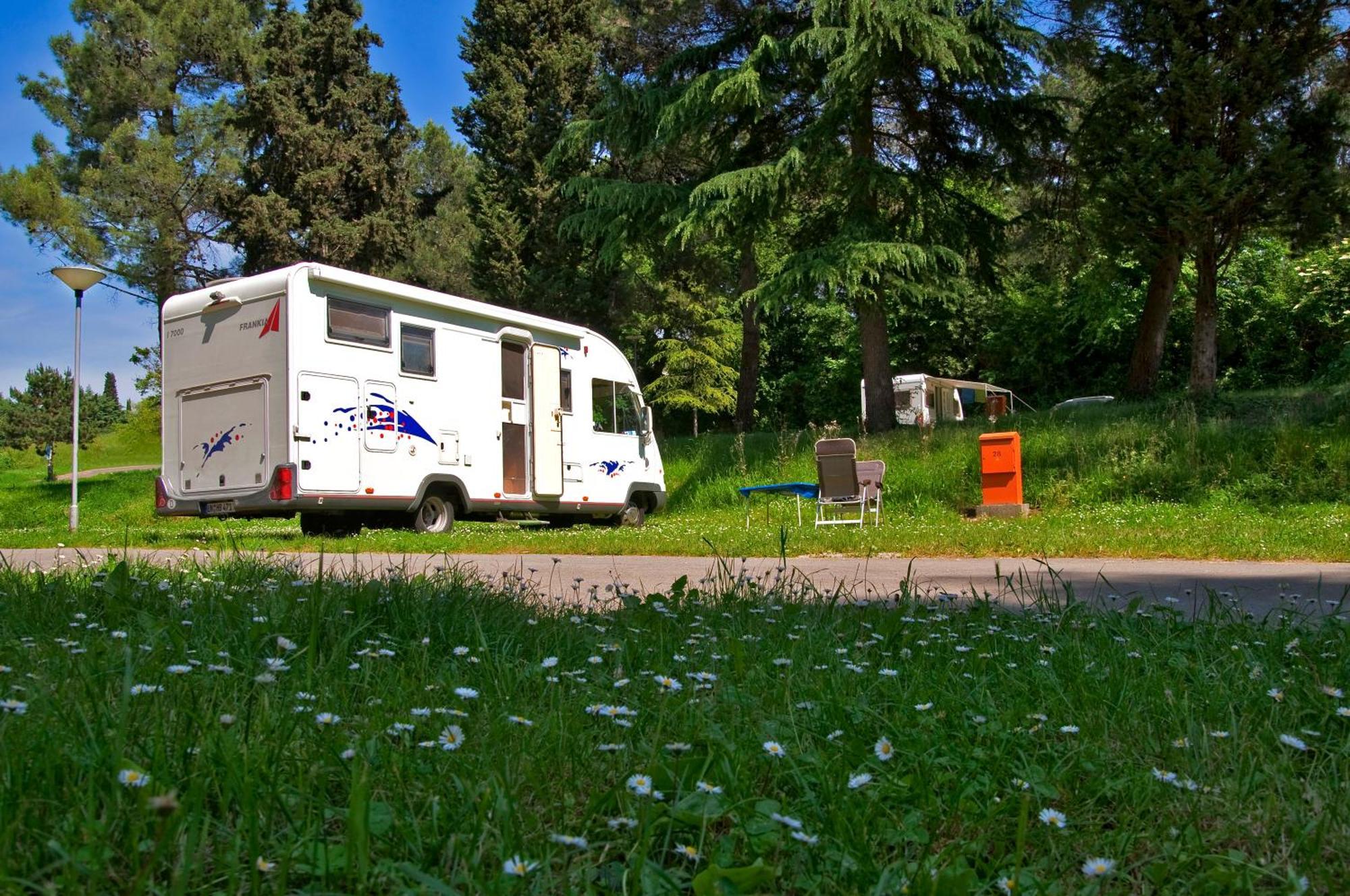 Camping Adria Ankaran - Pitches Eksteriør billede